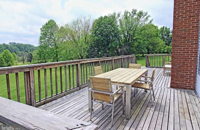 925 RIVA RIDGE DRIVE Gallery 3
