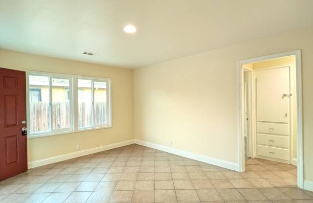1095 N 4th St Unit 2 Gallery 2