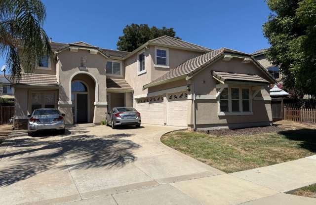 THIS SPACIOUS 4-BEDROOM CASTLE IS LIKE A BREATH OF FRESH AIR! photos photos