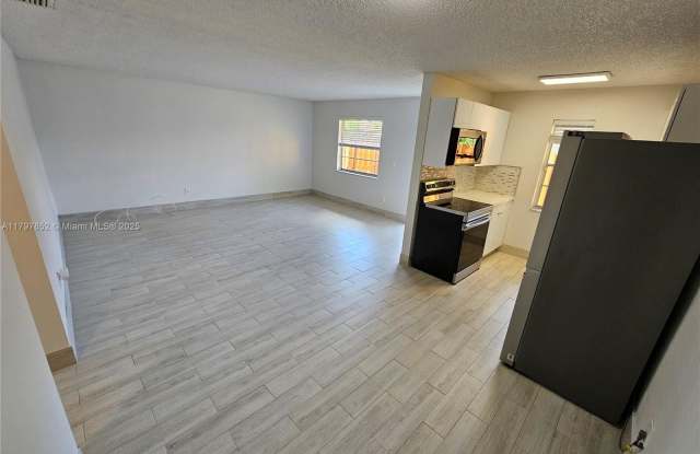 4621 SW 33rd Ave photos photos