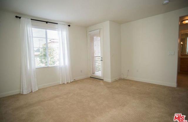 5831 Seawalk Drive photos photos