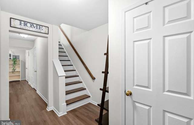 112 HAMPSHIRE Square SW Gallery 2