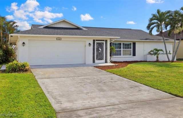 4709 SW 25th Place photos photos