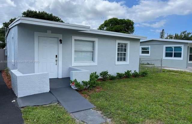 2726 NW 4th Ct photos photos