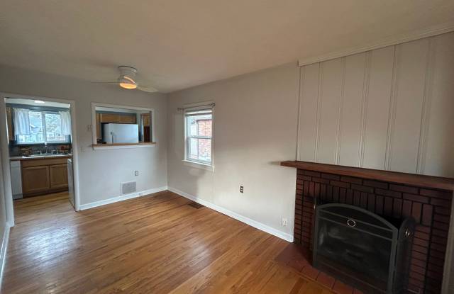 Charming 2 Bed 2 Bath Home on South Hill! photos photos