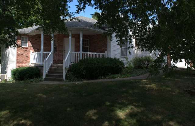 Large 3 Bed 2 Bath House In SW Como! Gallery 1