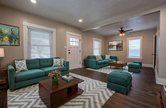 3 Bedroom / 2 Bath Home with Garage off 45th and Leavenworth! photos photos