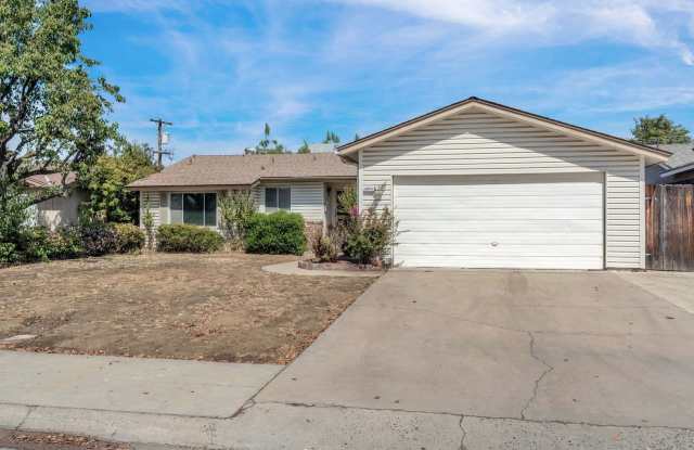 Clovis Home-Convenient location to shopping & entertainment Gallery 4