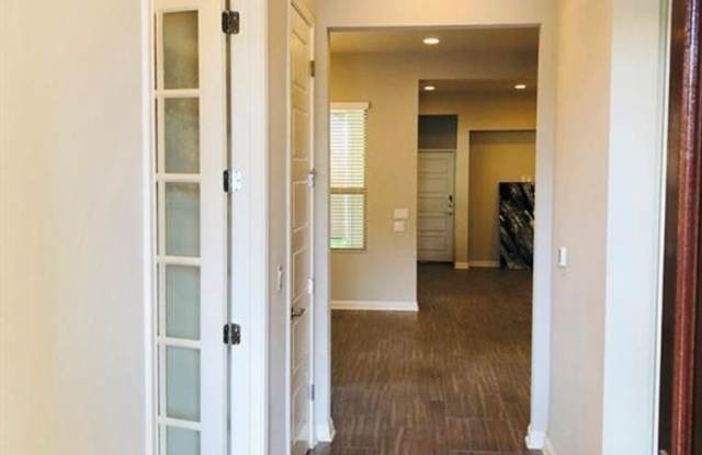 1710 Arcilla St Gallery 2