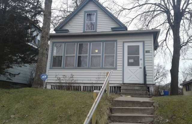 Large 4 bedroom 1 bath house in Great St Paul Eastside Neighborhood!! photos photos
