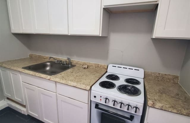 898 Norman St - 898 Norman St, Bridgeport, CT 06605