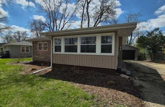 Charming 3 Bedroom, 2 Bath Home with Fenced Yard  Garage! photos photos