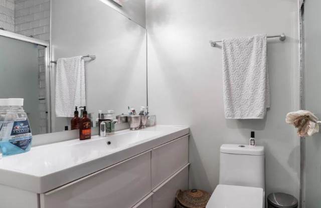 2651 W Armitage Ave photos photos