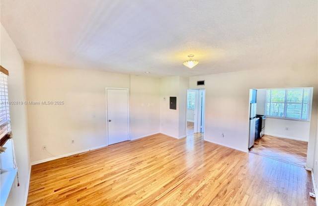 736 13th St photos photos