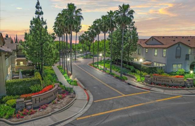 Welcome Home To This Well Maintained Immaculate Hampton Village Condo! Gallery 1