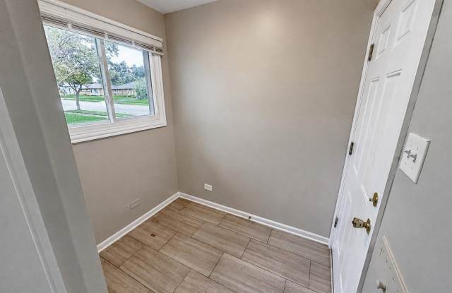 103 Shabbona Drive Gallery 2