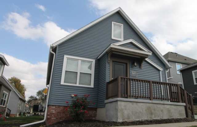 The Big Master 3 bedroom home-- A Must-See at the Cottages on Vinton. Reserve Now! photos photos