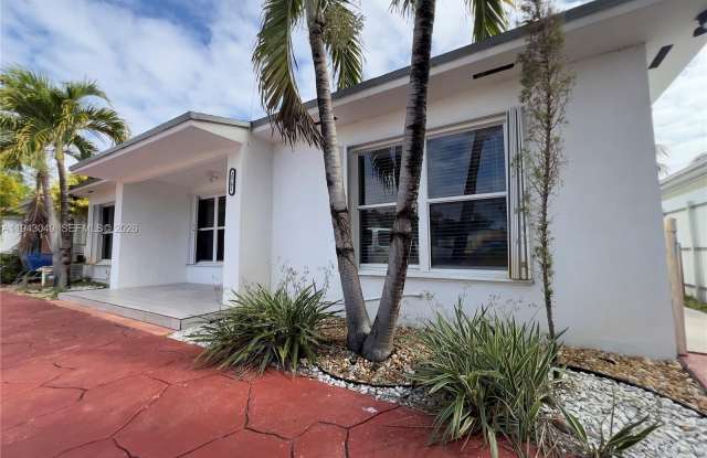 2761 SW 33rd Ct photos photos