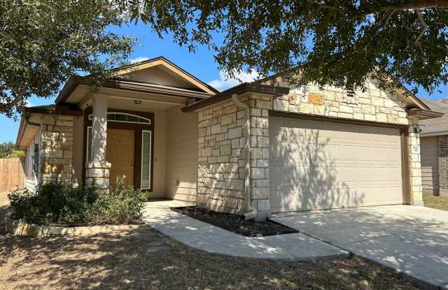 Charming Home In New Braunfels - 741 Great Oaks Drive, New Braunfels, TX 78130