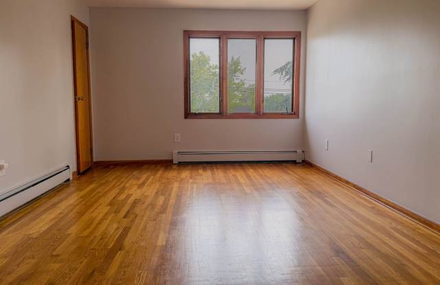 Charming 3BR/2BTH Apartment in Elizabeth, NJ – 2nd Floor of 2-Family Home photos photos