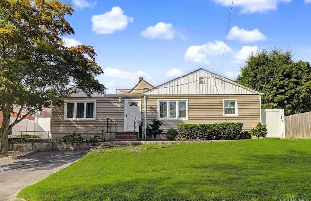 28 Roundhill Drive Gallery 1