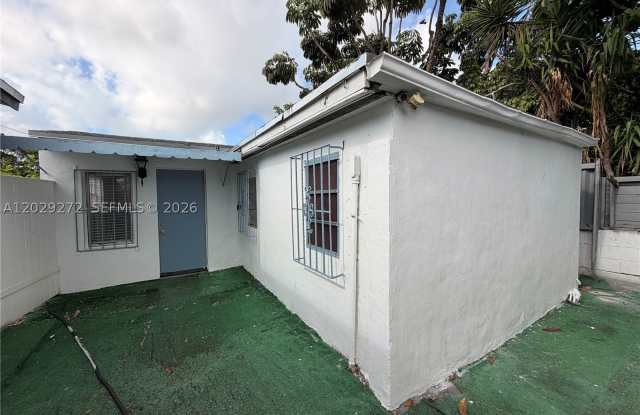 2420 NW 31st St photos photos