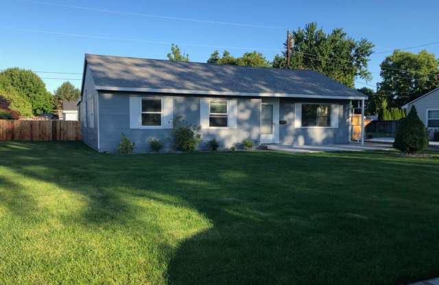 1211 Acacia Ave. Gallery 2