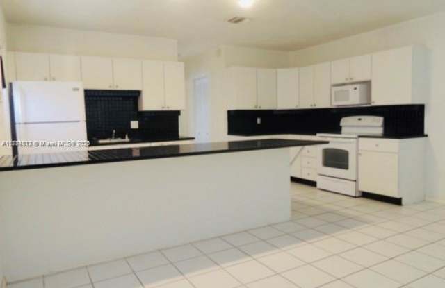 1104 Northeast 17th Terrace photos photos