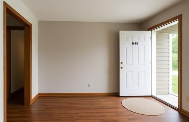 611 CENTER WAY photos photos