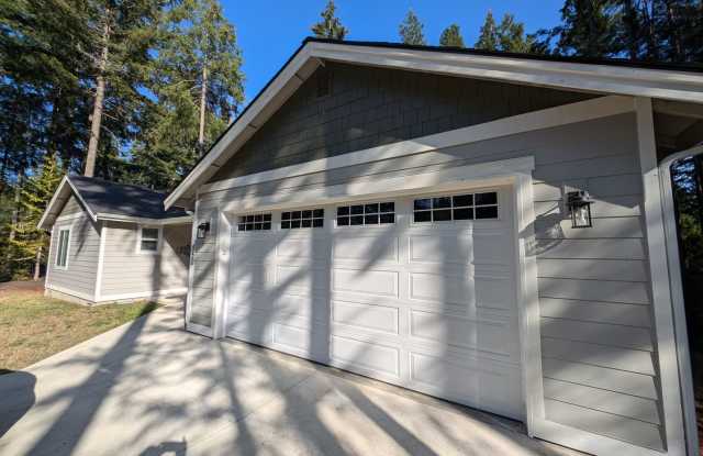 Lake Limerick Beauty for Rent. Like New Condition. 1/3 Acre Lot. Available Now! Gallery 3