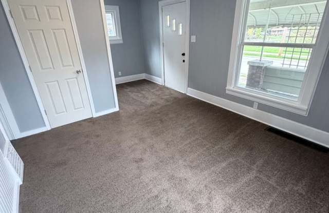 5 Bed / 1.5 Bath – Fully Rehabbed Akron Home with Finished Attic Gallery 4
