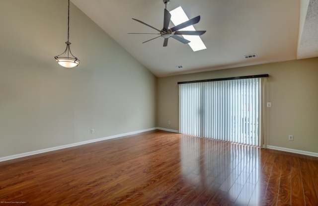 92 Tulip Lane Gallery 4
