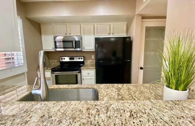 Beautiful 3 bed Townhome in Agoura Hills - 27466 Country Glen Road, Agoura Hills, CA 91301