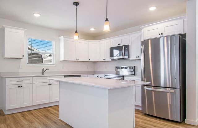 1 Month FREE Rent! Applied to Your First Full Month. Terms & Conditions Apply. Gallery 4
