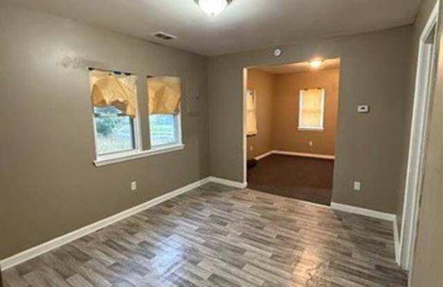 3214 S Grand Traverse Street Gallery 4
