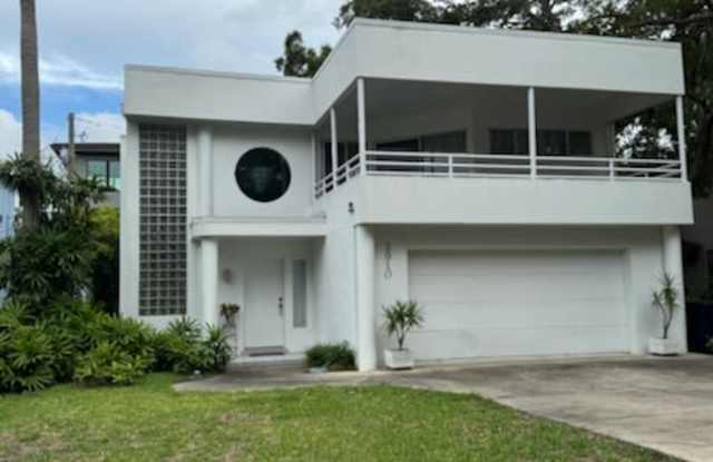 2910 West Bay Villa Avenue Gallery 1