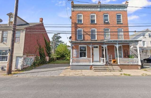 Spacious 4 Bedroom Single Family on Susquehanna St photos photos