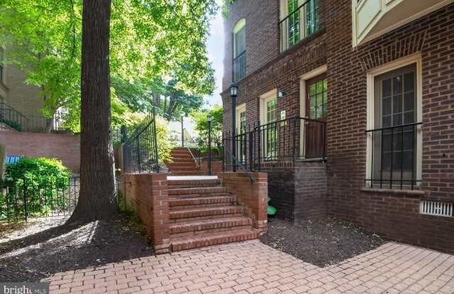 4605 MACARTHUR Boulevard NW Gallery 1