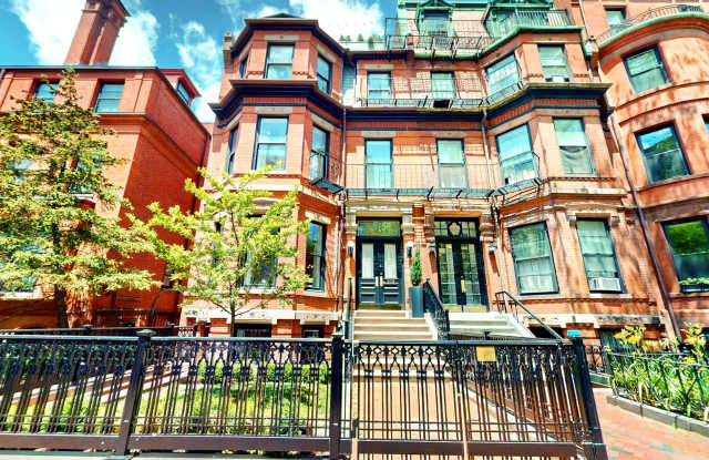 Nice 2 bed in Back Bay Gallery 3