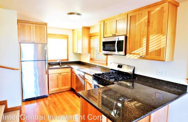 4533 41st Ave SW Unit A Gallery 3