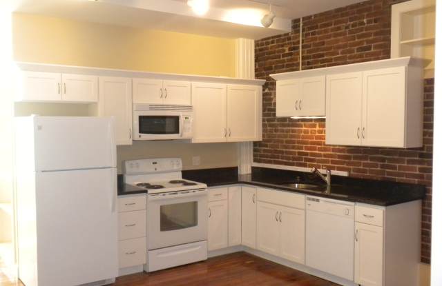 15 N Pleasant St - 15 North Pleasant Street, Amherst Center, MA 01002