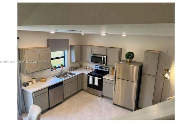 149 NE 3rd Ct photos photos