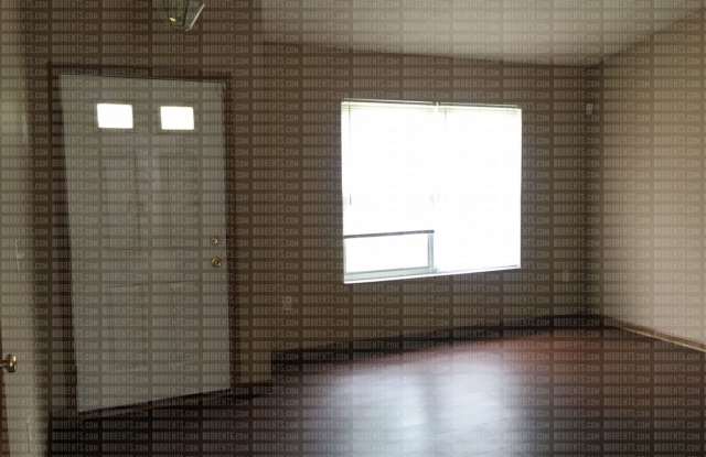 921 Charles Street, Gallery 2