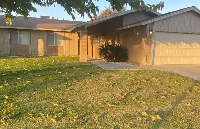 Large 3 Bedroom, 2 Bath Home on NE photos photos