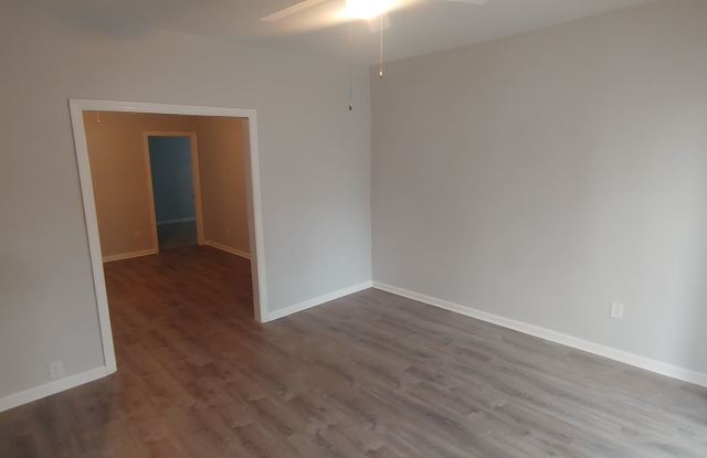 *Updated  Spacious 2BD/1BA First Floor apartment for rent in Mt. Washington* Gallery 3
