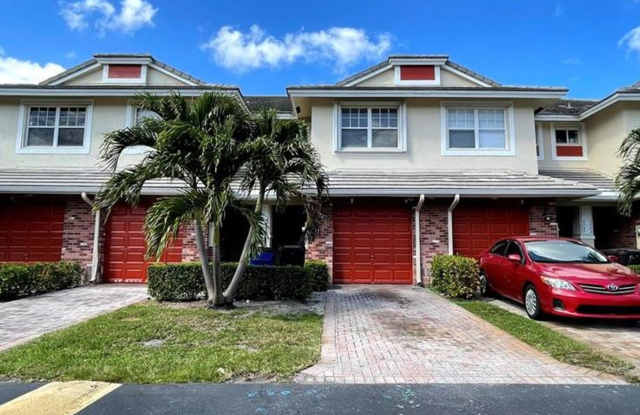 Lovely Townhome in Gate Community! Gallery 1