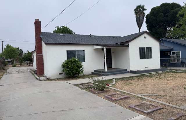 3 Bedroom, 1 1/2 Bath, Spacious Yard photos photos