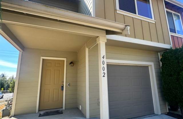 3Bd/2.5Ba Marysville Townhome Gallery 1