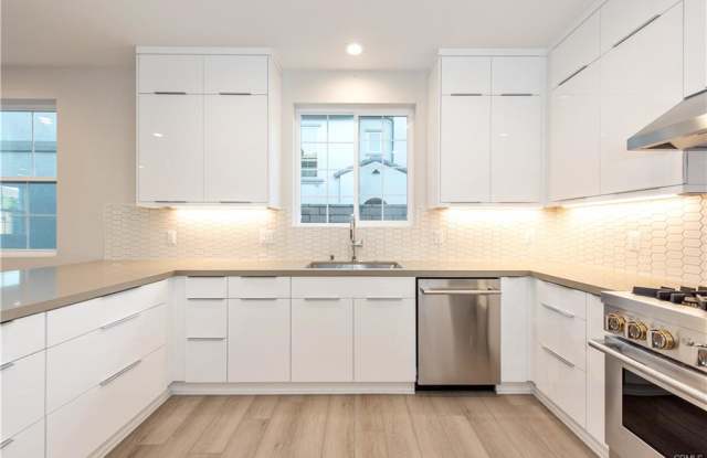 589 McFadden Street photos photos