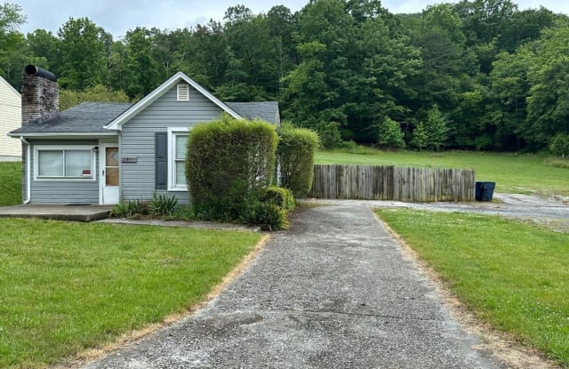 3821 Yellow Mountain Rd SE - 3821 Yellow Mountain Road Southeast, Roanoke, VA 24014